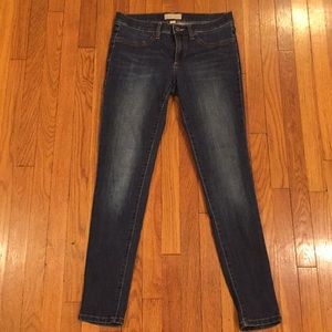 •BANANA REPUBLIC•